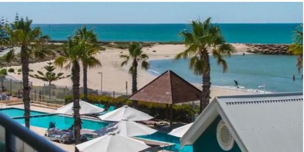 מנדורה An Ocean,Beachfront And Pool View Apartment 210 מראה חיצוני תמונה