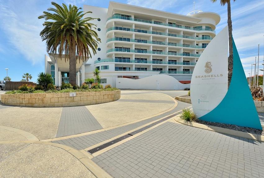 מנדורה An Ocean,Beachfront And Pool View Apartment 210 מראה חיצוני תמונה