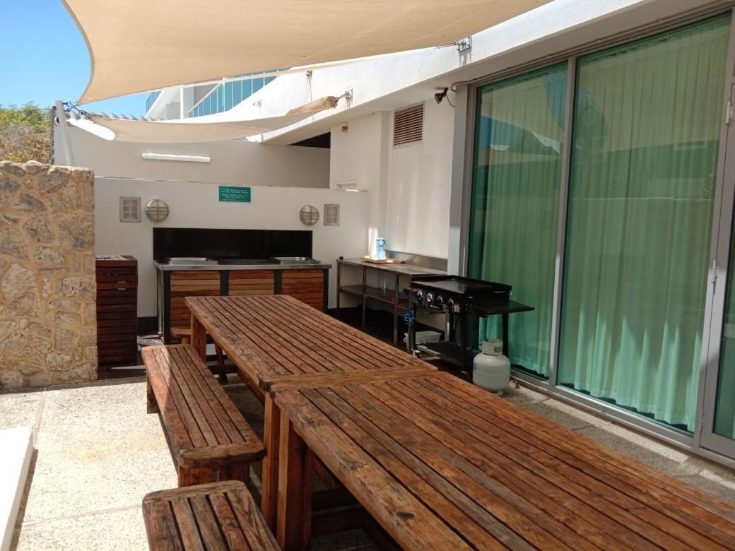 מנדורה An Ocean,Beachfront And Pool View Apartment 210 מראה חיצוני תמונה