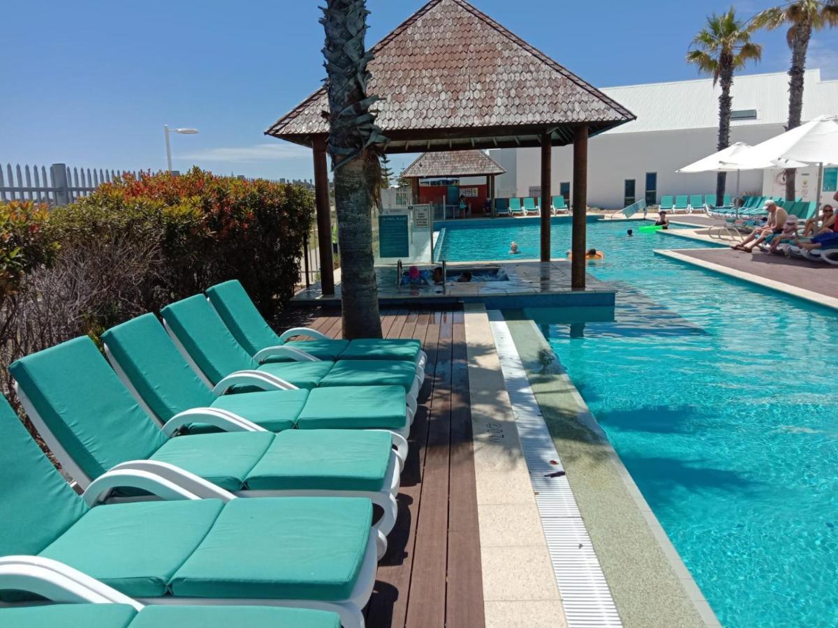 מנדורה An Ocean,Beachfront And Pool View Apartment 210 מראה חיצוני תמונה