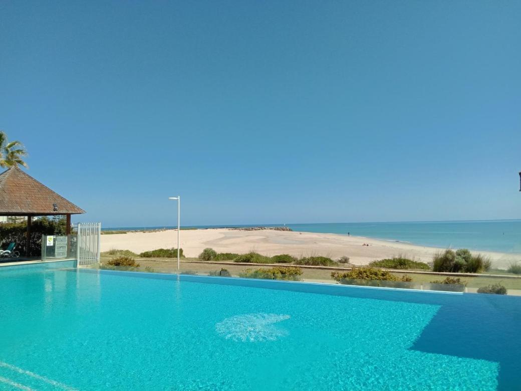 מנדורה An Ocean,Beachfront And Pool View Apartment 210 מראה חיצוני תמונה