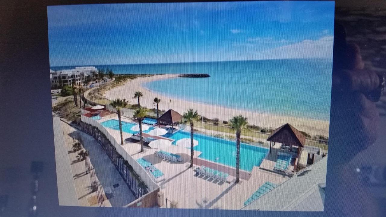 מנדורה An Ocean,Beachfront And Pool View Apartment 210 מראה חיצוני תמונה