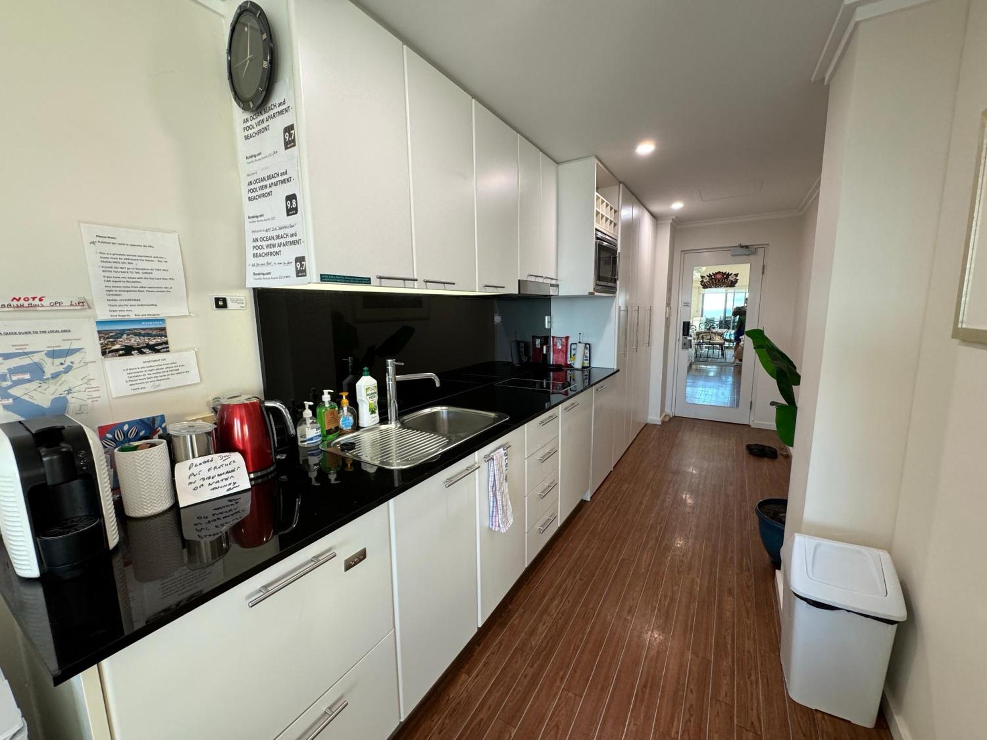 מנדורה An Ocean,Beachfront And Pool View Apartment 210 מראה חיצוני תמונה