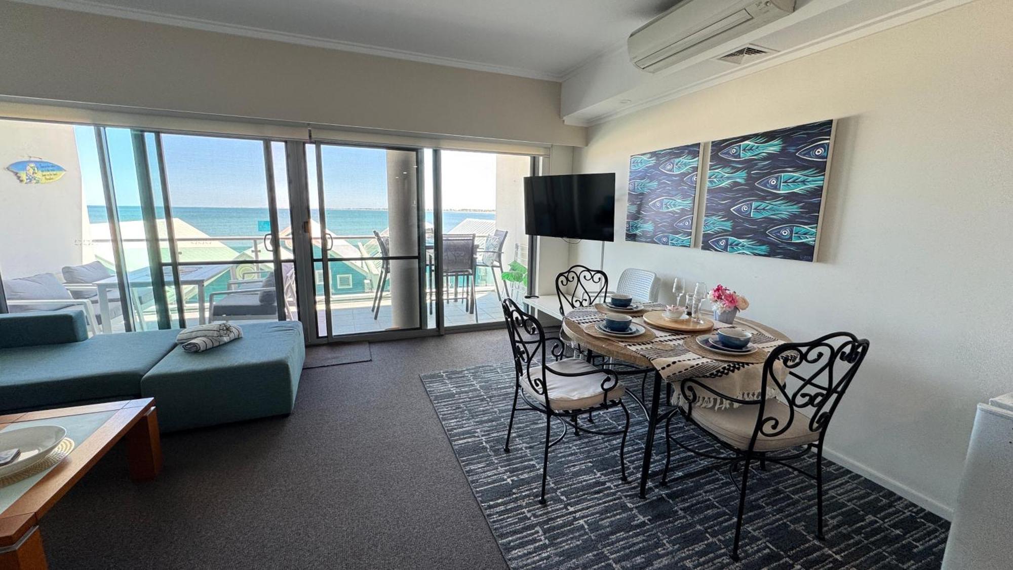 מנדורה An Ocean,Beachfront And Pool View Apartment 210 מראה חיצוני תמונה