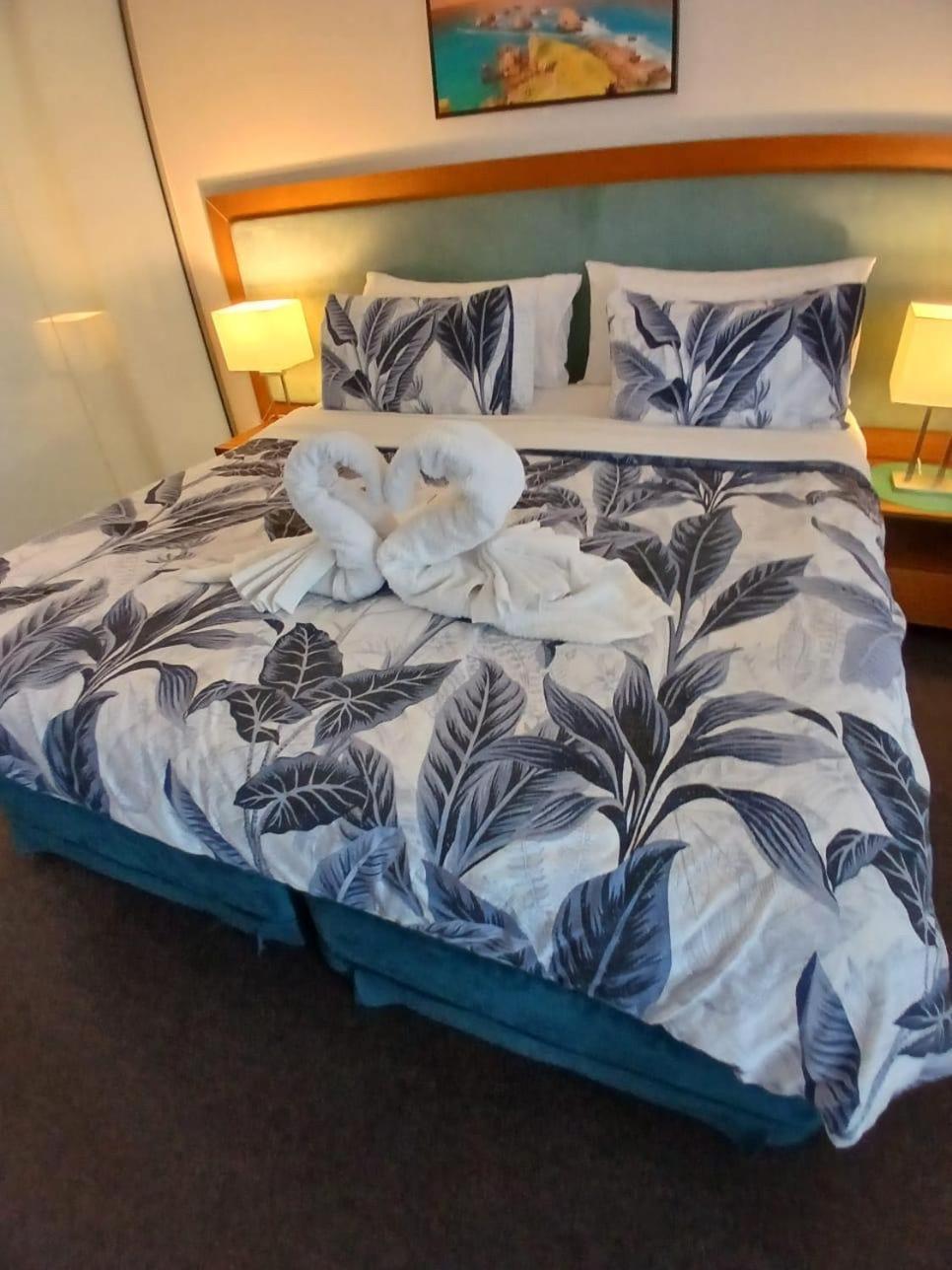מנדורה An Ocean,Beachfront And Pool View Apartment 210 מראה חיצוני תמונה