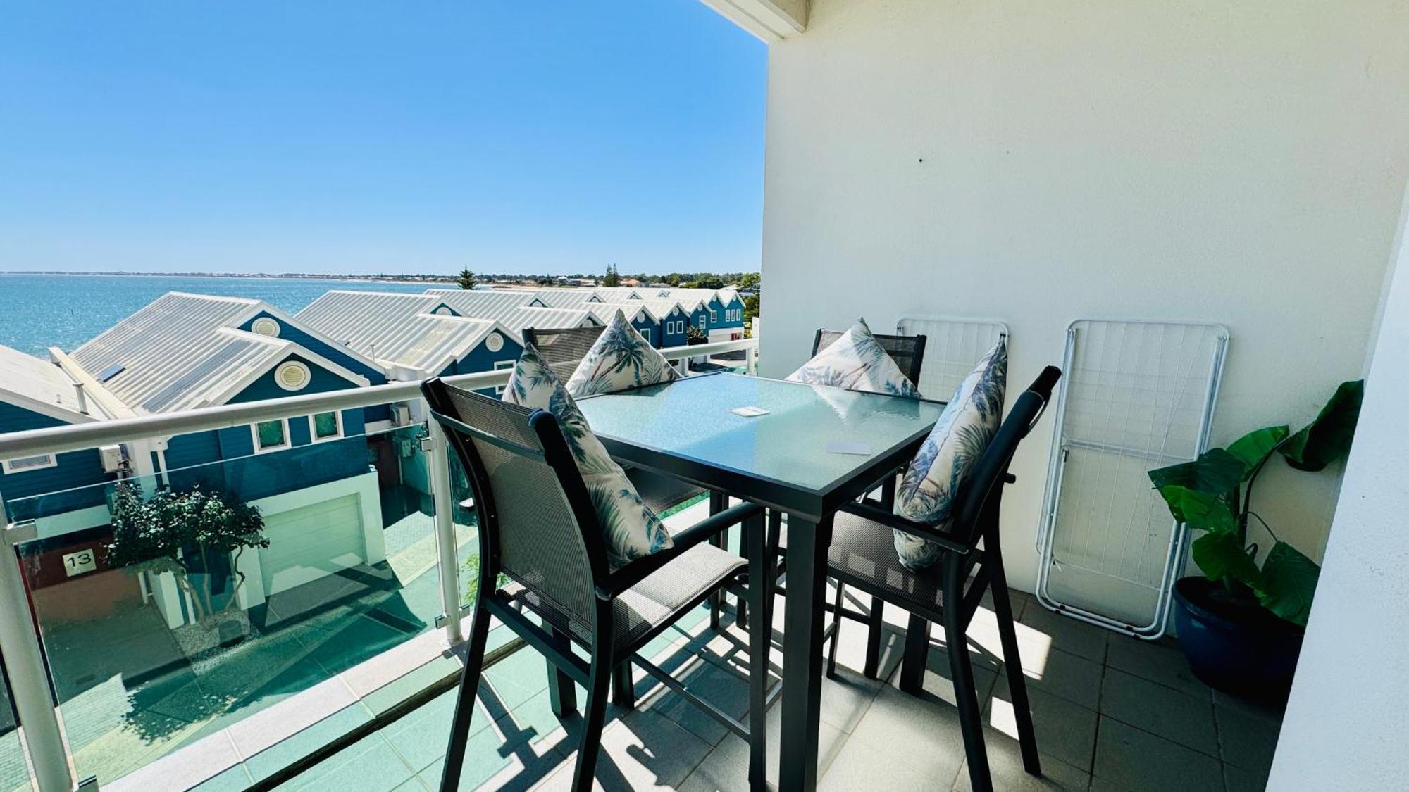 מנדורה An Ocean,Beachfront And Pool View Apartment 210 מראה חיצוני תמונה