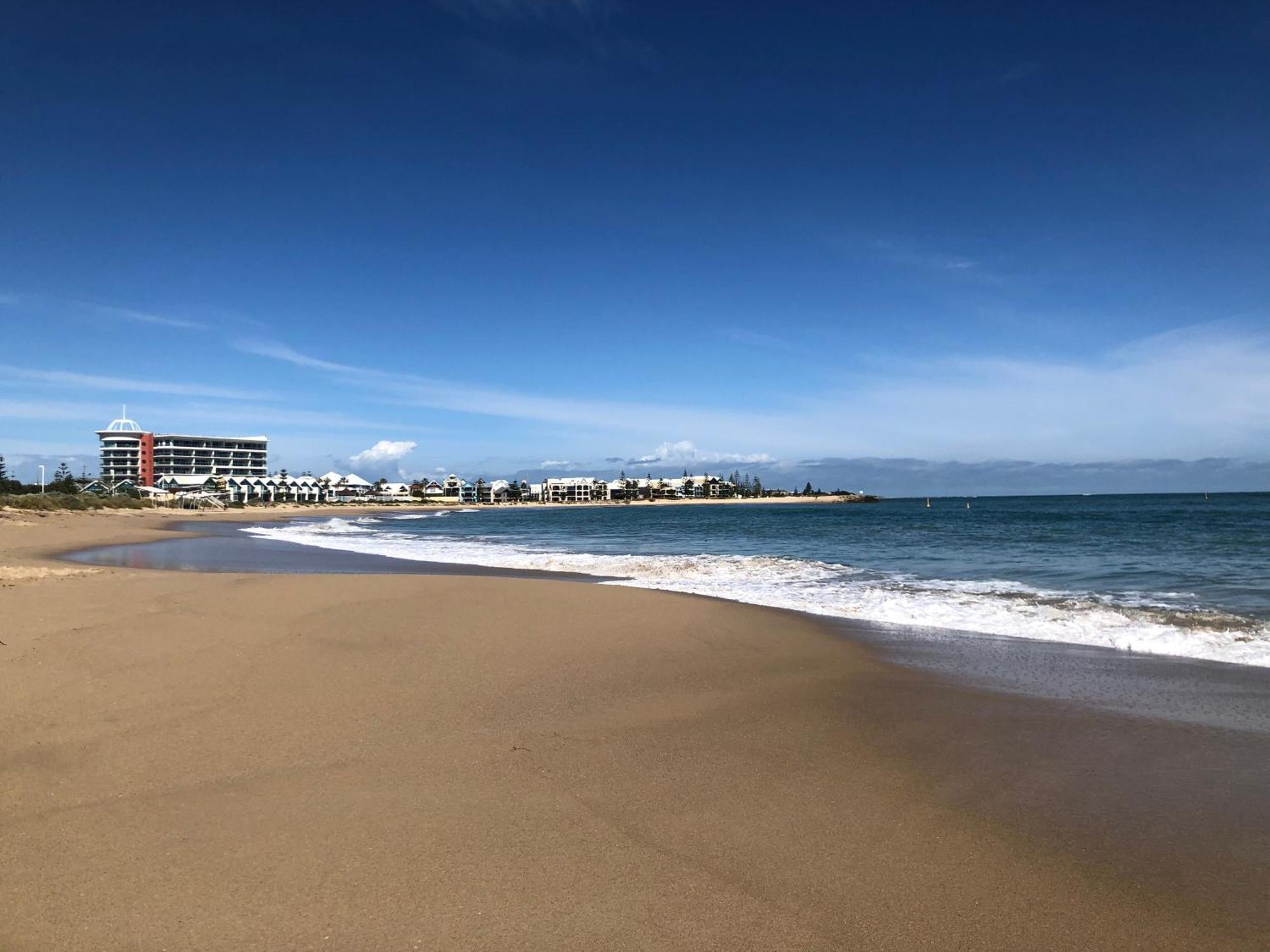 מנדורה An Ocean,Beachfront And Pool View Apartment 210 מראה חיצוני תמונה