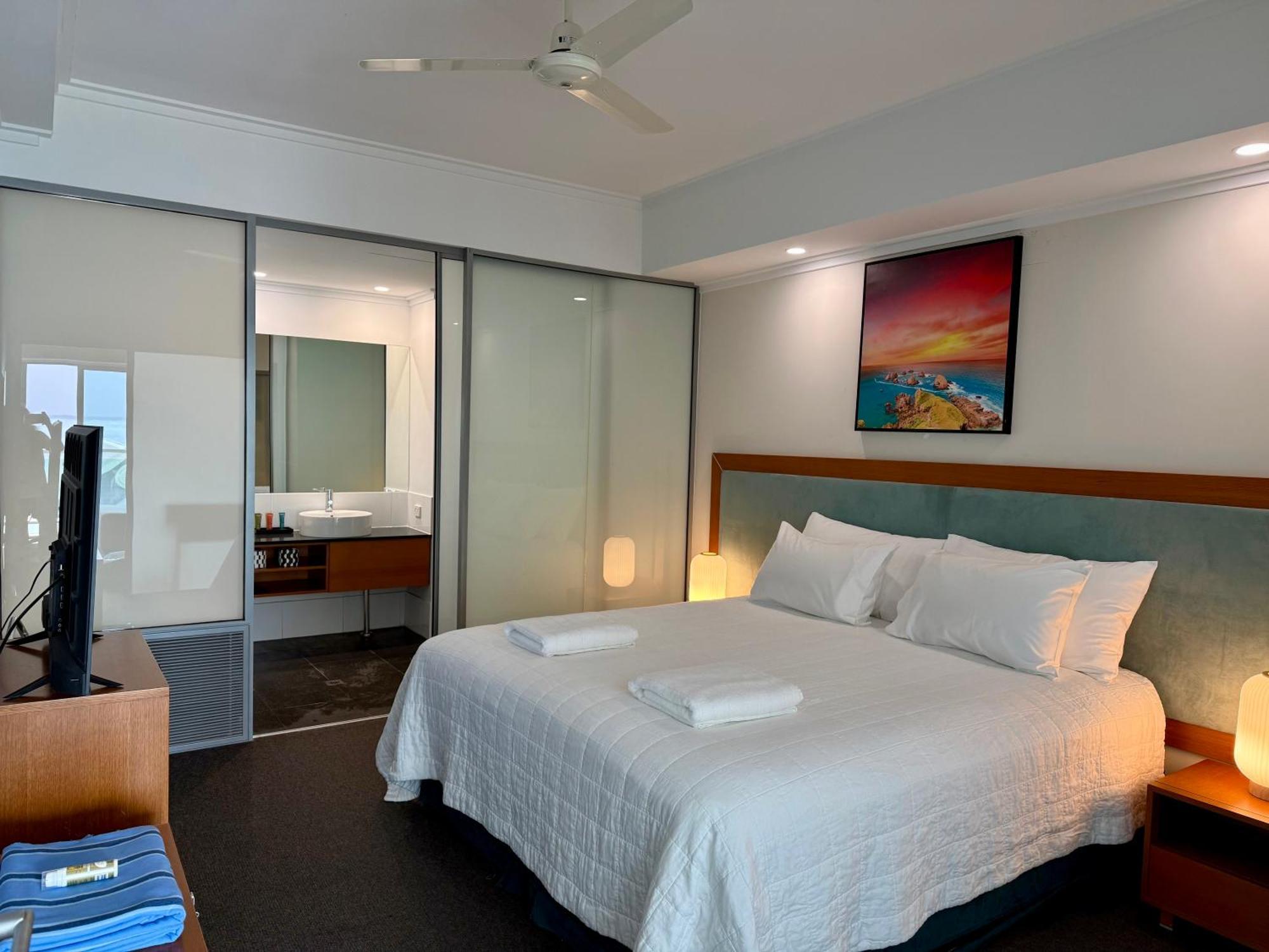 מנדורה An Ocean,Beachfront And Pool View Apartment 210 מראה חיצוני תמונה