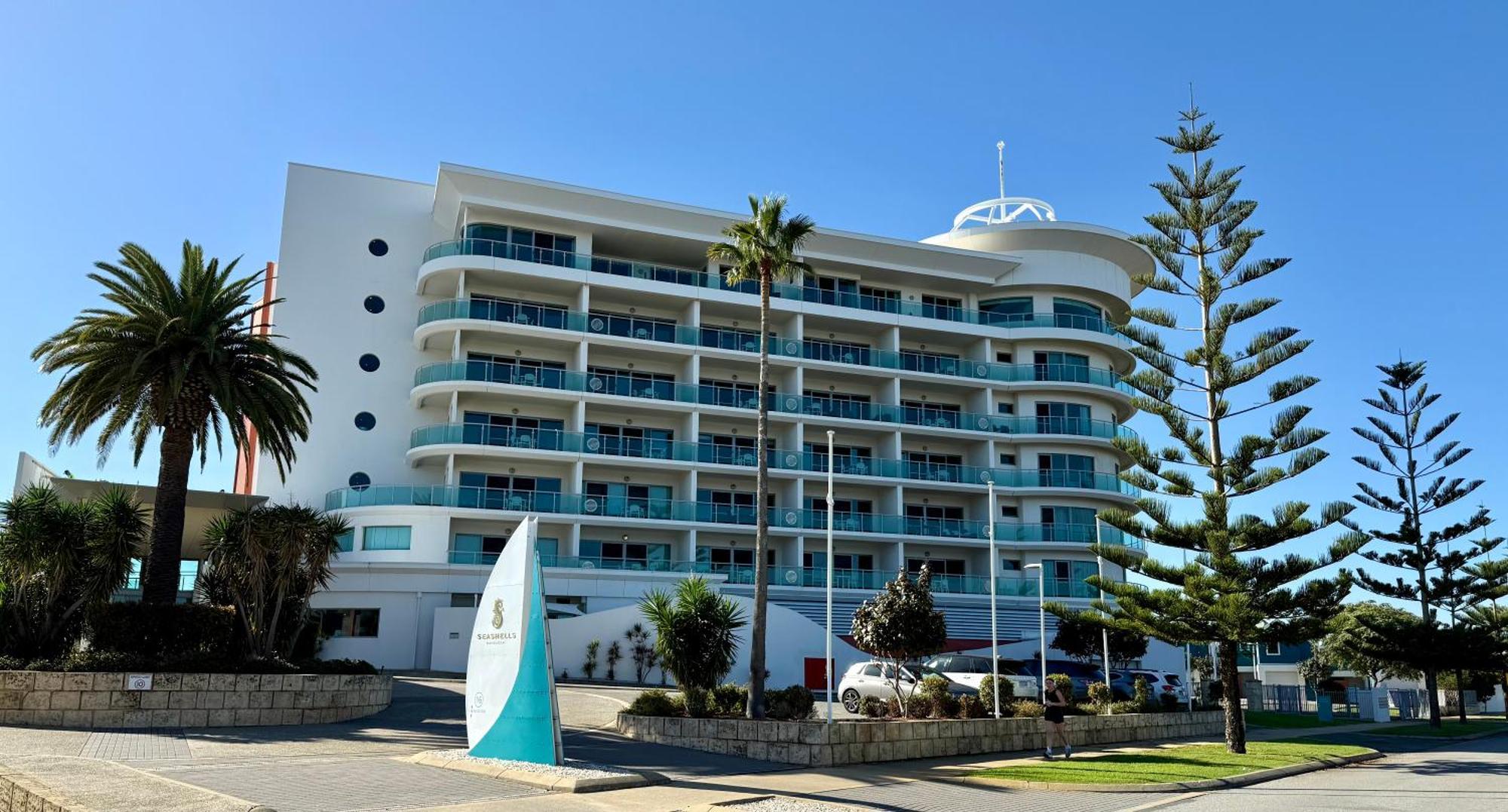 מנדורה An Ocean,Beachfront And Pool View Apartment 210 מראה חיצוני תמונה