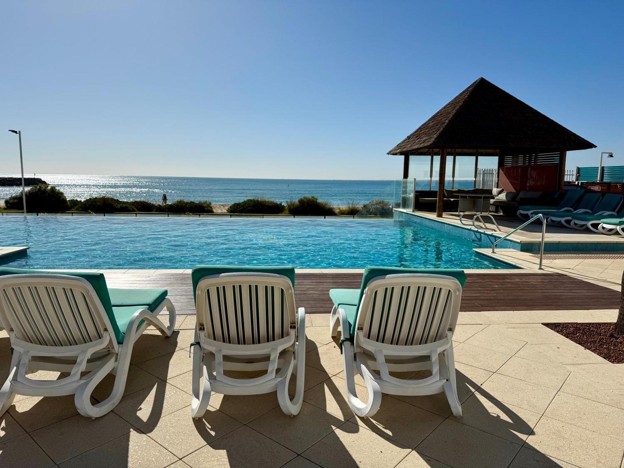מנדורה An Ocean,Beachfront And Pool View Apartment 210 מראה חיצוני תמונה