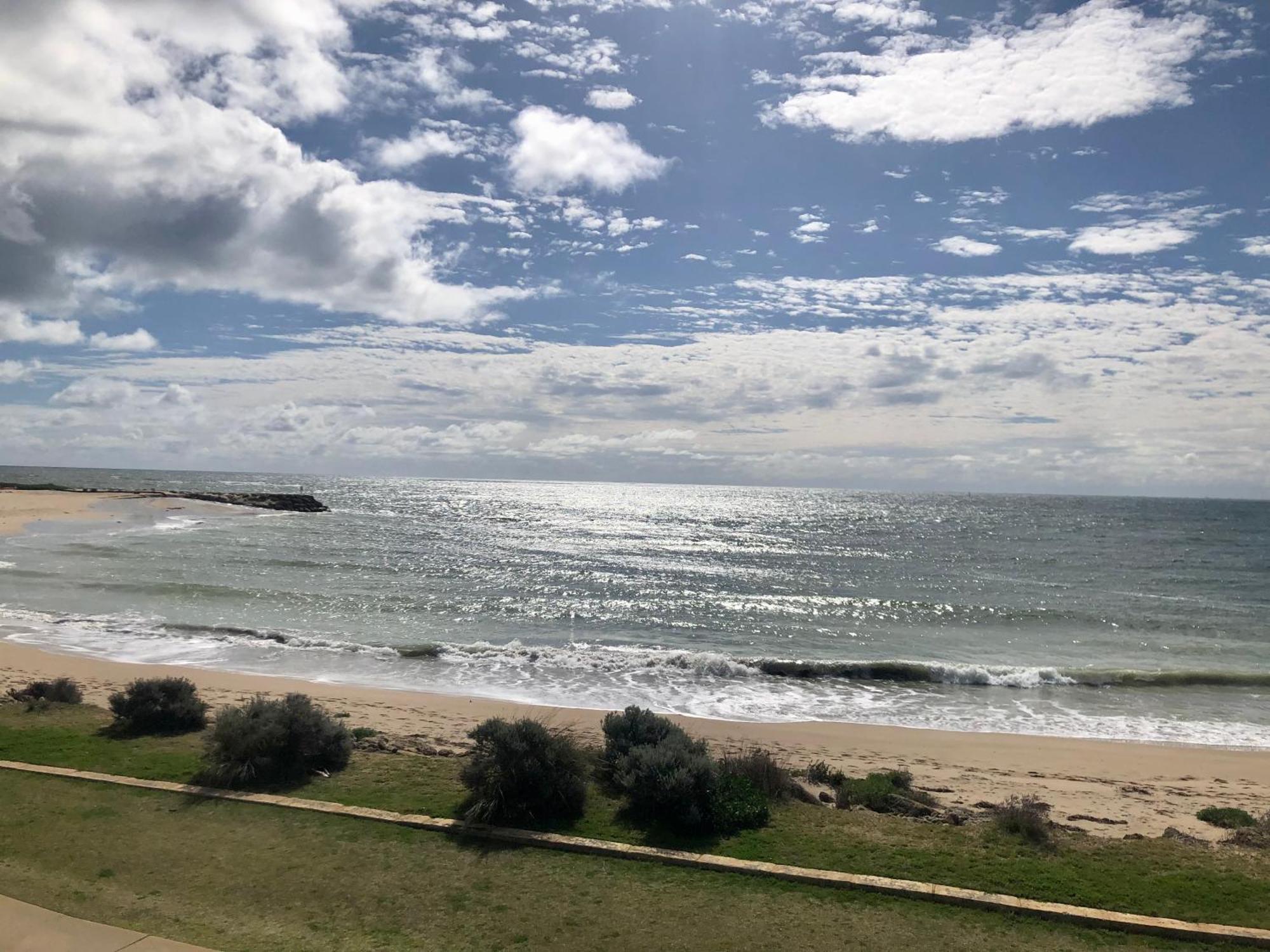 מנדורה An Ocean,Beachfront And Pool View Apartment 210 מראה חיצוני תמונה