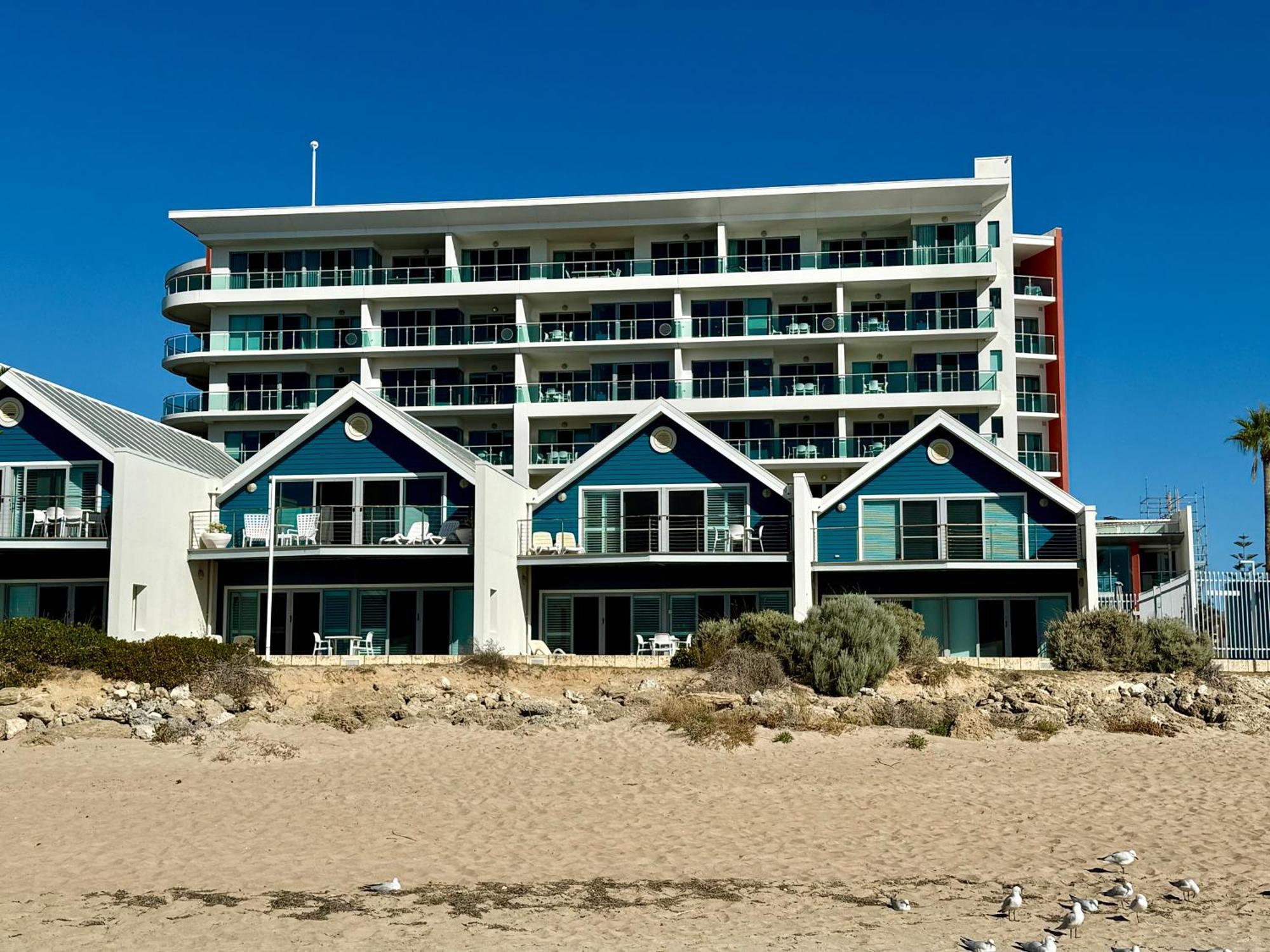 מנדורה An Ocean,Beachfront And Pool View Apartment 210 מראה חיצוני תמונה