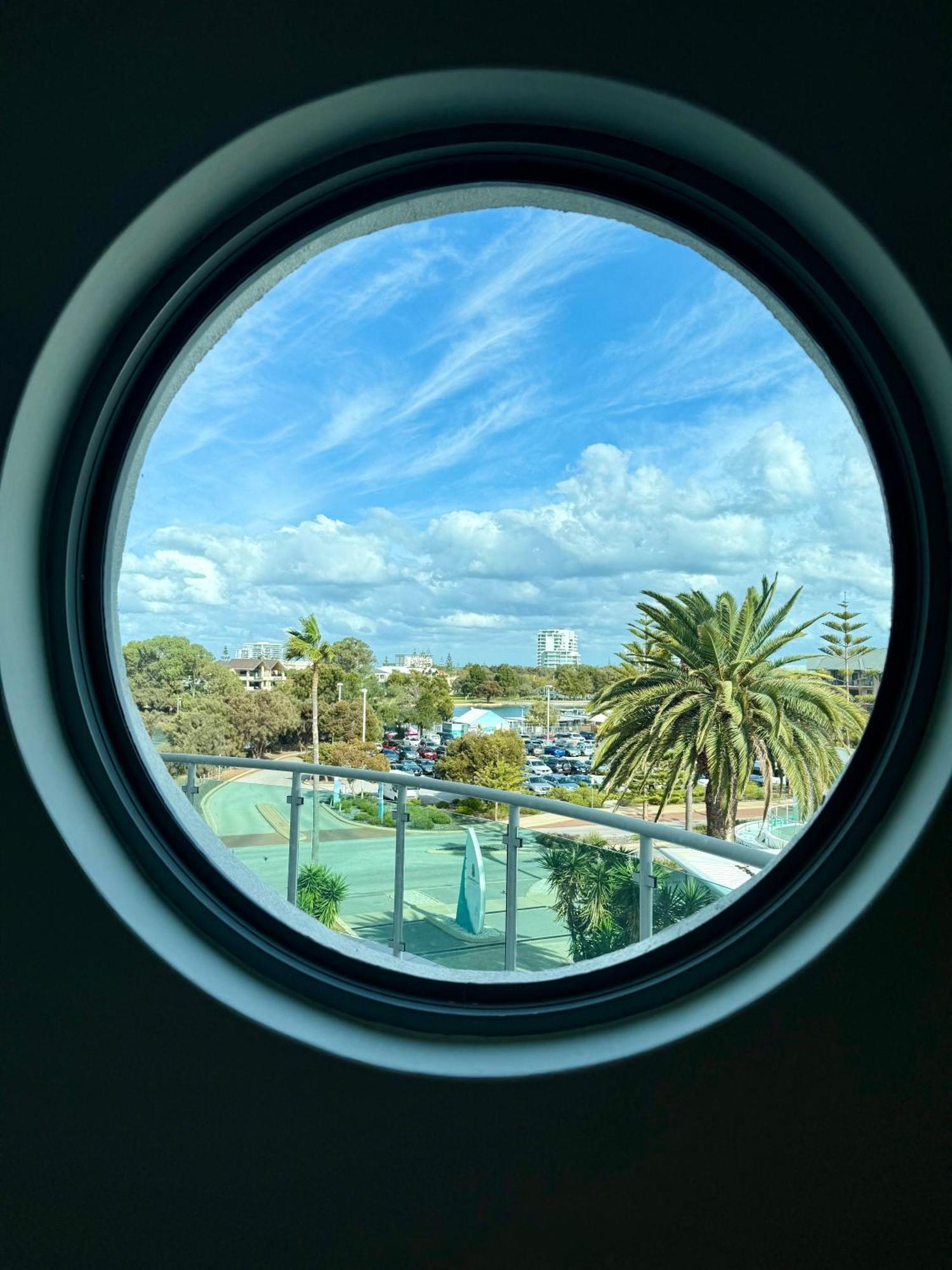 מנדורה An Ocean,Beachfront And Pool View Apartment 210 מראה חיצוני תמונה