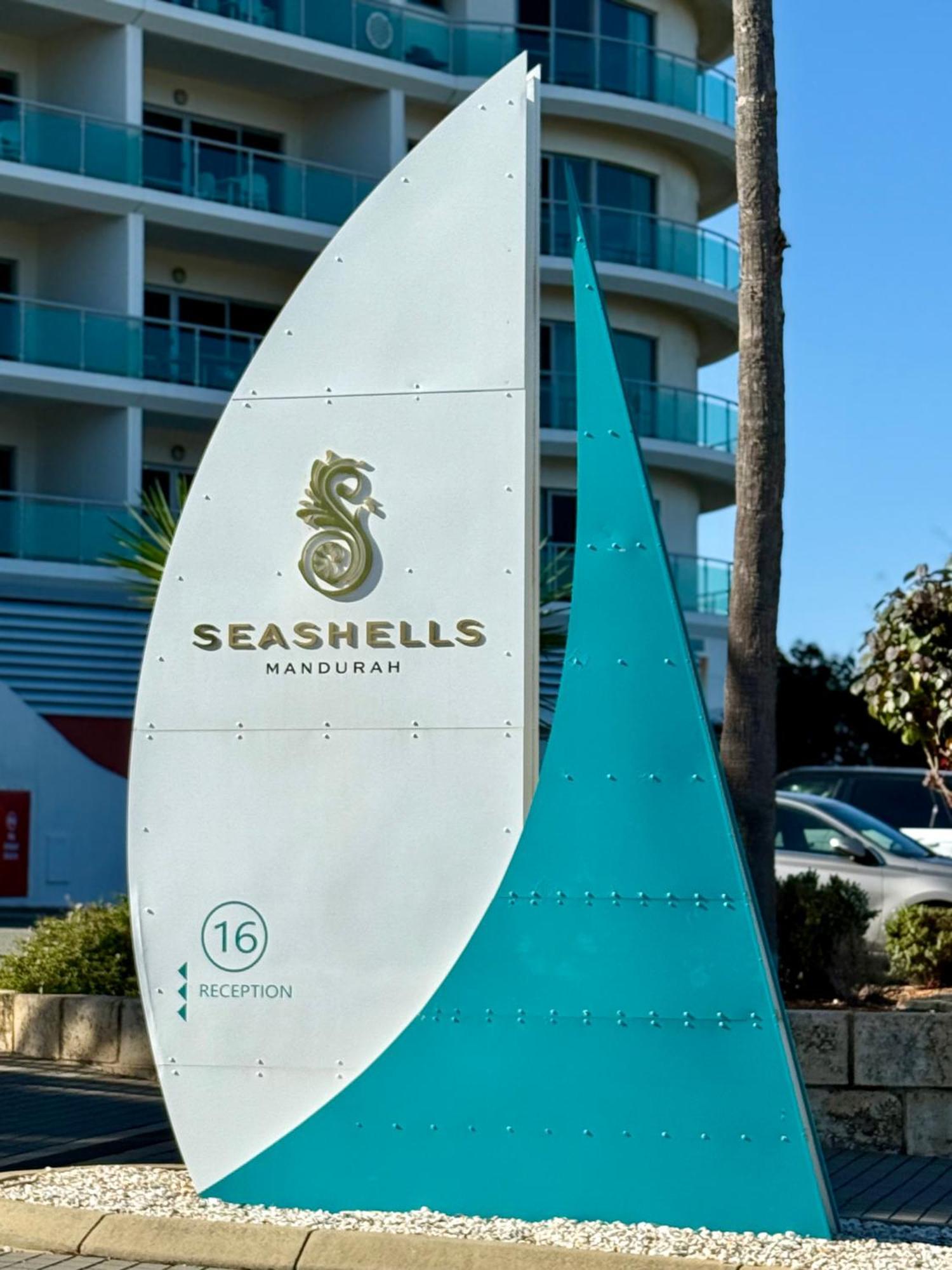 מנדורה An Ocean,Beachfront And Pool View Apartment 210 מראה חיצוני תמונה